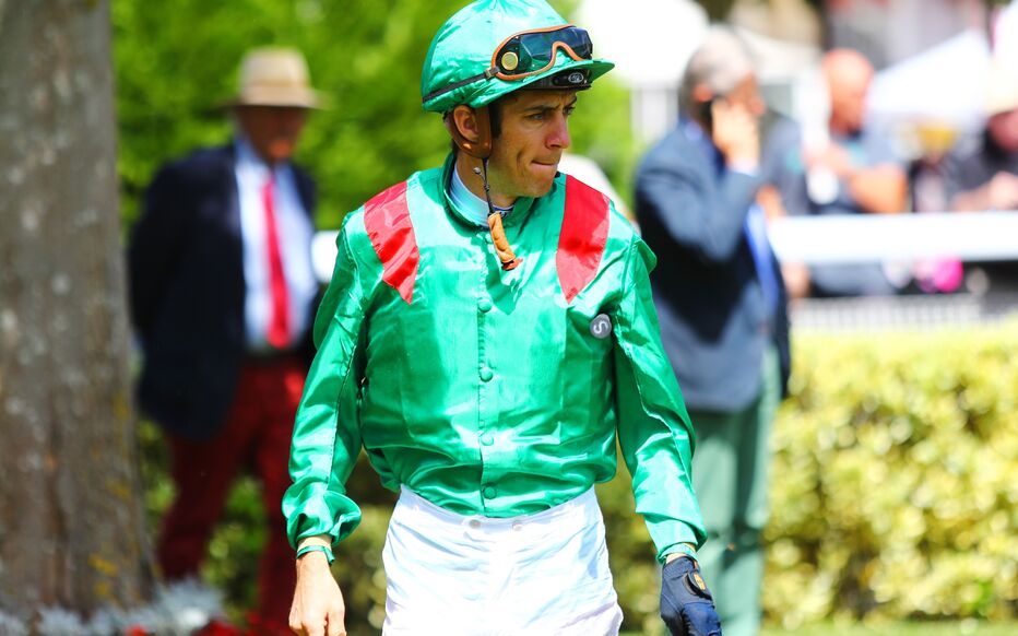 découvrez le parcours remarquable de christophe soumillon, jockey influent et figure emblématique des courses hippiques, reconnu pour son talent et ses nombreuses victoires internationales.