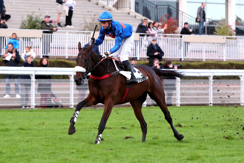 découvrez notre analyse complète du classement des jockeys spécialisés en courses de haies, accompagnée de conseils pour parier intelligemment et maximiser vos gains.