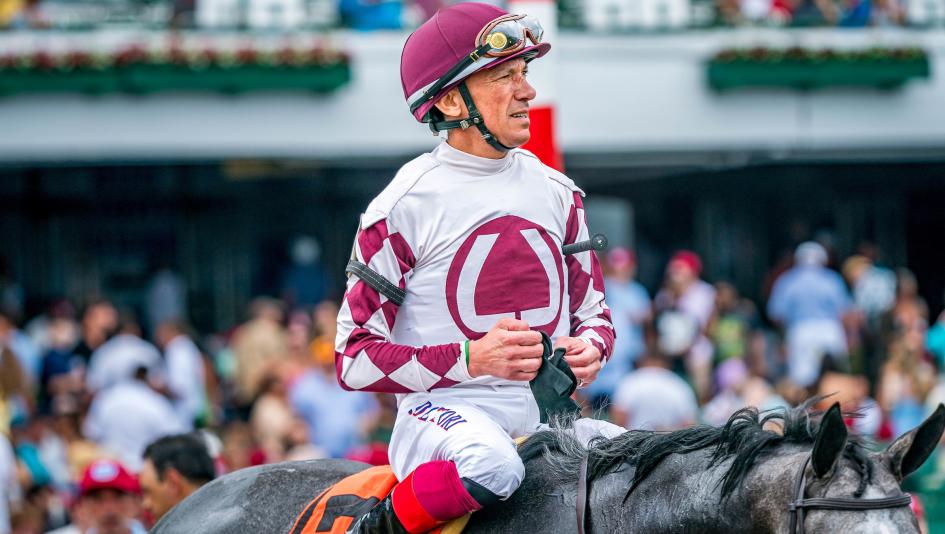 découvrez la carrière exceptionnelle de frankie dettori, jockey légendaire reconnu pour ses exploits équestres et ses victoires mémorables dans le monde des courses hippiques.