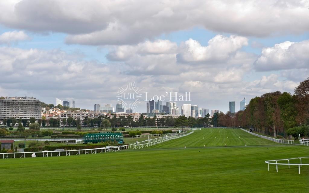 découvrez l'histoire fascinante de l'hippodrome de saint-cloud et préparez votre visite pour vivre une expérience mémorable au cœur de ce lieu emblématique des courses hippiques.