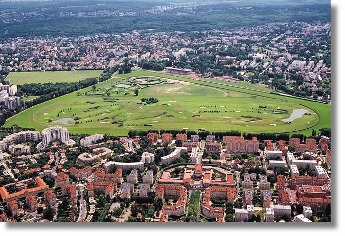 découvrez l'histoire fascinante de l'hippodrome de saint-cloud et préparez votre visite pour vivre une expérience unique au cœur des courses hippiques.