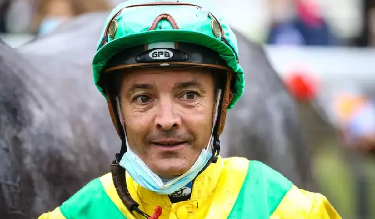 informations et analyses sur les décès tragiques des jockeys lors des courses hippiques, enjeux de sécurité et prévention.